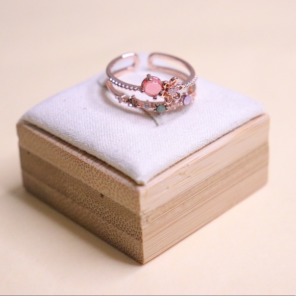 COPY - Adorable flower ring adjustable size - Picture 3 of 4